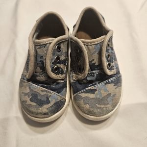 Tom's Paseo sneakers camo size 5 K
